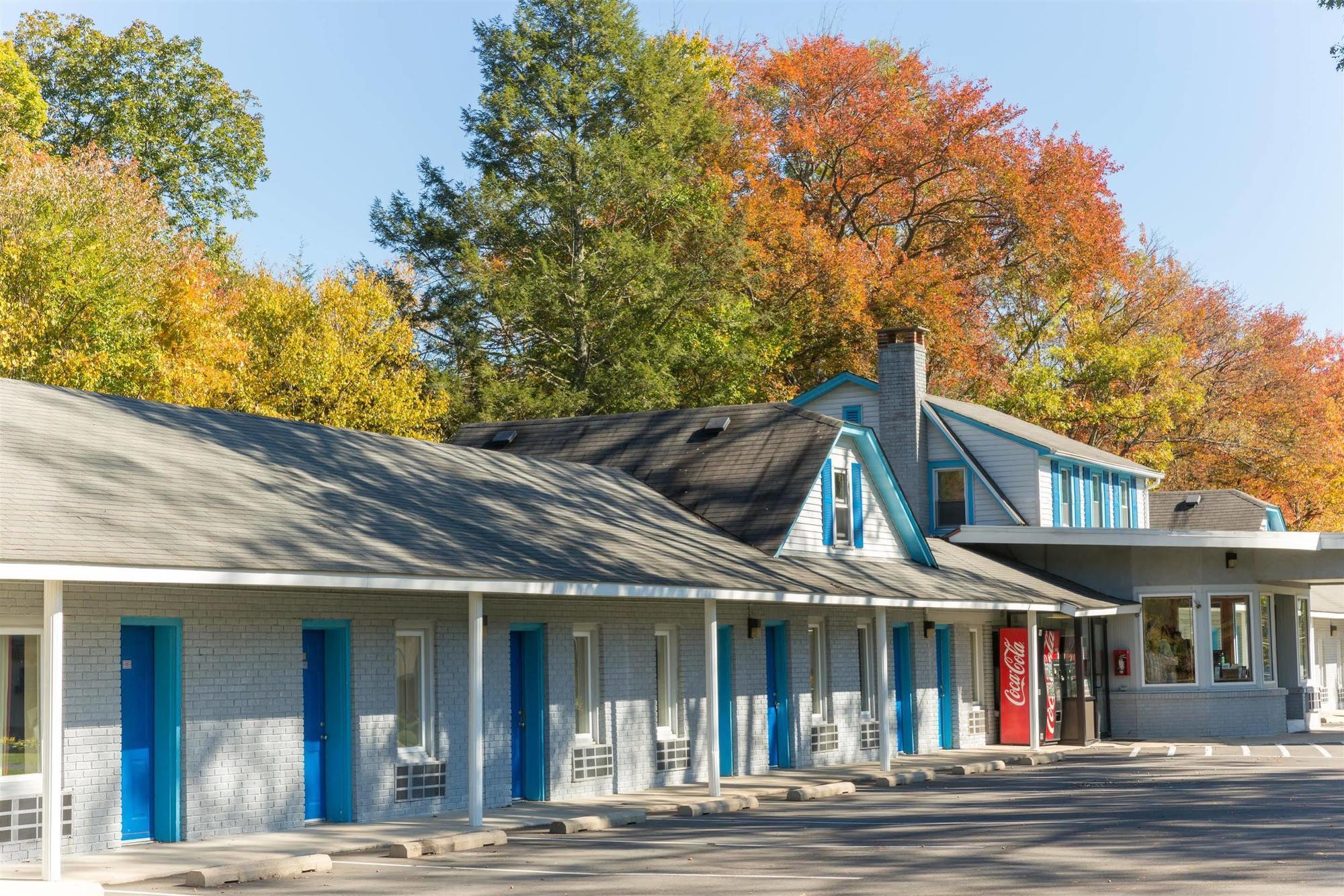 Night Hotel Bartonsville